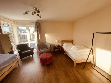 Lovely rooms in Edinburgh (Airports pick up available)