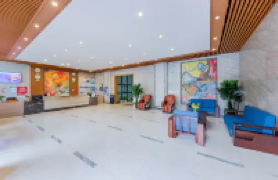 Mayflower Hotel (Binjiang Ecological Park Ji'an Railway Station)