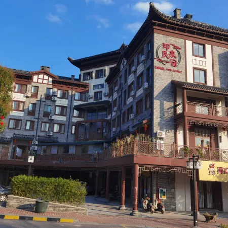 Luchuan Impression Homestay