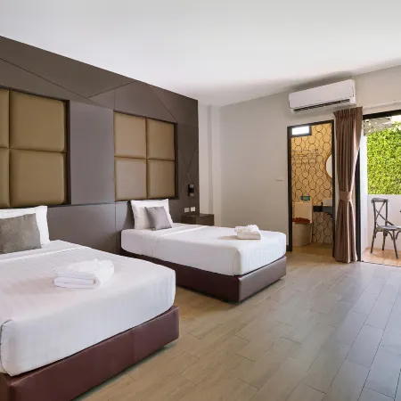 The Bell Airport Phuket Hotel Отели рядом с достопримечательностью «Пляж Наитхон»