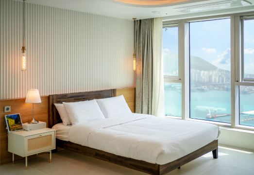 부산역 부킹더베이의 고급스러운 침실