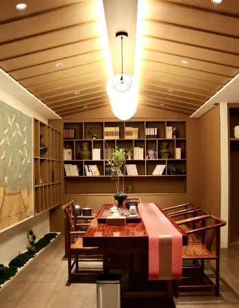 Jintang Resort Hotel (Luoyang Heluo Ancient City Yangwan Subway Station) Отели рядом с достопримечательностью «Shenzhou Peony Garden»