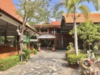 Baansuan Amphawan Resort Hotels in Mueang Samut Songkhram