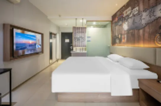 Home Inn Ruibai Cloud Hotel (Shijiazhuang Railway Station Huihua College Branch)