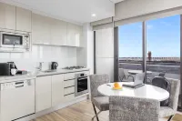Meriton Suites Church Street - balcony