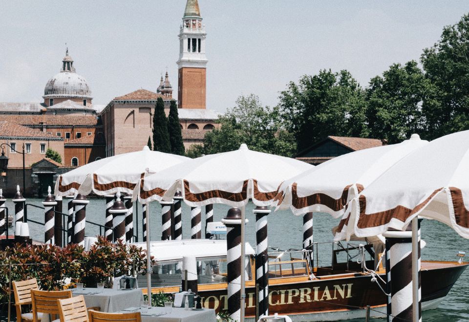 치프리아니 호텔 수영장