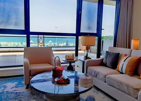 CGIG Eastern Holiday Hotel Отели рядом с достопримечательностью «Dimond Beach Bath of DreamSea»