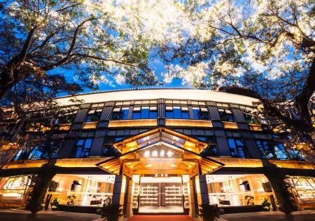 Jinglan Banshe Hotel Отели рядом с достопримечательностью «Hanzhong Gymnasium»