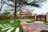 Qinhuangdao Zhiyuetong Hotel (Laohushi Seaside Park) Hotels in Exceptional Garden