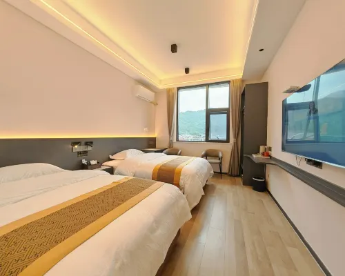 Pingwu Gulong Hotel โรงแรมในผิงอู๋