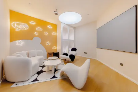 BOYE Hotel (Chengdu Panda Base) Отели рядом с достопримечательностью «Swan Lake»