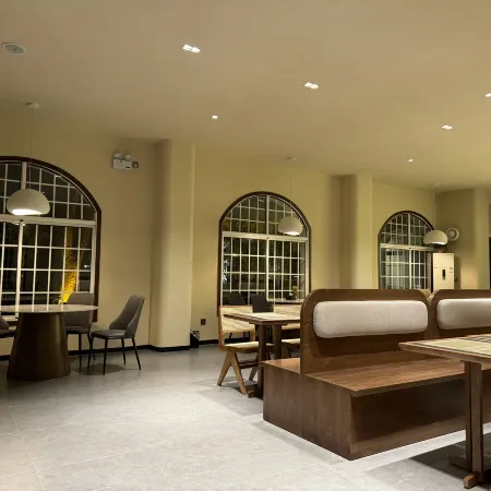 Mingyue Hotel (Miluo)