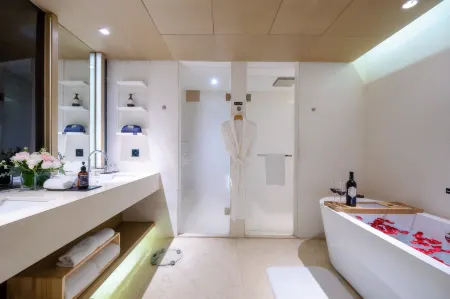 Wenzhou Ruixing Hotel (Lucheng Songtai Plaza) Отели рядом с достопримечательностью «Wenzhou Vocational College of Science & Technology (West to Wenzhou Bureau of Land and Resources Lucheng Branch)»