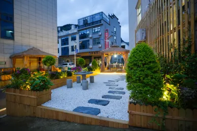 Yijia Homestay (Wangxiangu Scenic Area)