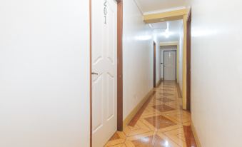 RedDoorz @ Farm Side Hotel Laoag City