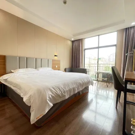 Haicheng Business Hotel
