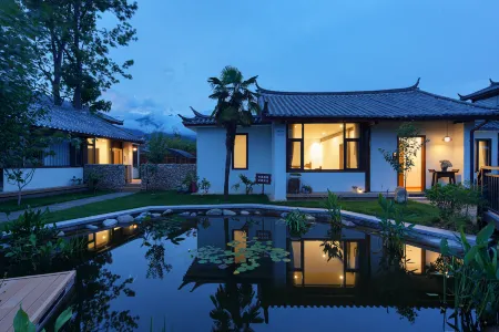 9-PHASE CAFE & INN Отели рядом с достопримечательностью «Blue Moon Valley»