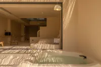 Crop & Calm Hot Spring - Romantic