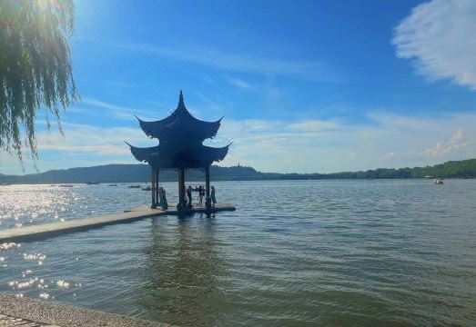 호텔 로비 및 서비스