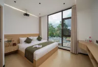 Yunting Huashe Garden Luxury Hotel (at Puzhehei Village Entrance Bus Station