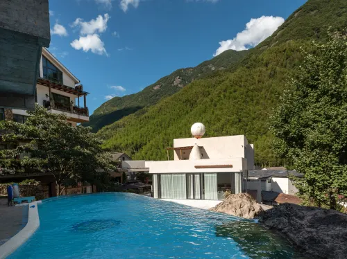 Anji Qingshi Shang · Cave Hot Spring Homestay