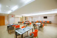 Vienna Hotel (Qionghai Wanquan River Yinhai Road Branch)