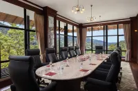 Earl's Regency Hotel