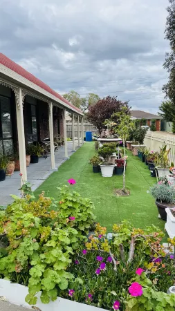 Brandnew Comfortable Bedroom in a Beautiful Suburb Отели в г. Кейлор