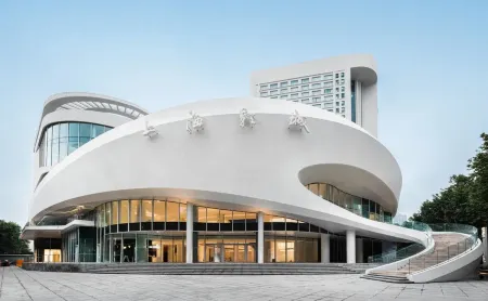 Crowne Plaza Shanghai Отели рядом с достопримечательностью «Shanghai Normal University (Haicheng Road)»