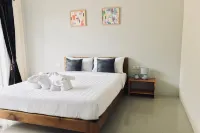 Snooze Inn Phuket - Free Shuttle to Bang Rong Pier
