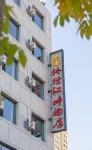 Tongjia Riverfront Hotel. - Mountain view