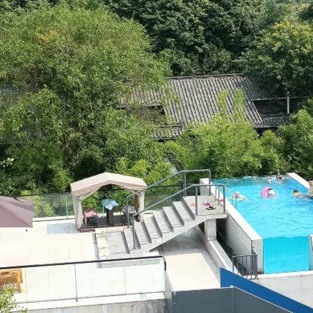 Mount Qingcheng Liuhe · Bisu Wenquan Homestay