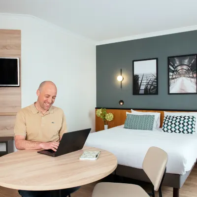 Aparthotel Adagio la Défense le Parc Hotels near Jardin du square des Corolles