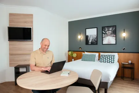 Aparthotel Adagio la Défense le Parc Отели рядом с достопримечательностью «Парк Бекон»