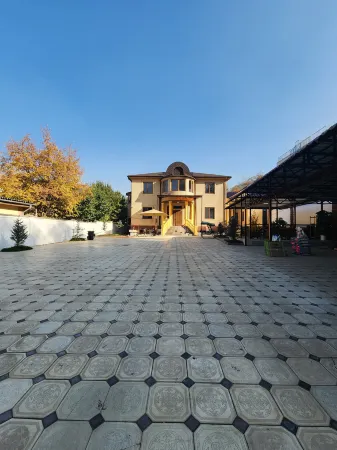 Four Seasons Hotel Mutu Отели рядом с достопримечательностью «Музей народных музыкальных инструментов им. Ыхласа»