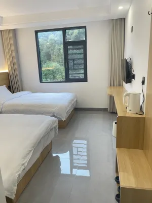 Nanjiang Linhaiyuan Farmhouse Hotels near Guangwu Mountain - Swallow Ridge Passenger Cableway Lower Station