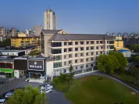 Walnut Talk Hotel (Liaocheng Ancient city on water Lake Scenic Area City People's Hospital Branch) Hotels near Canal Museum