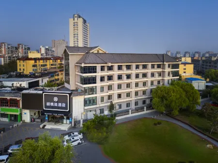 Walnut Talk Hotel (Liaocheng Ancient city on water Lake Scenic Area City People's Hospital Branch) Отели рядом с достопримечательностью «Ming & Qing Dynasties Imperial Edict Museum»