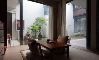 yishiliao ancient charm and modern style Homestay (Nanxun Ancient Town Branch)