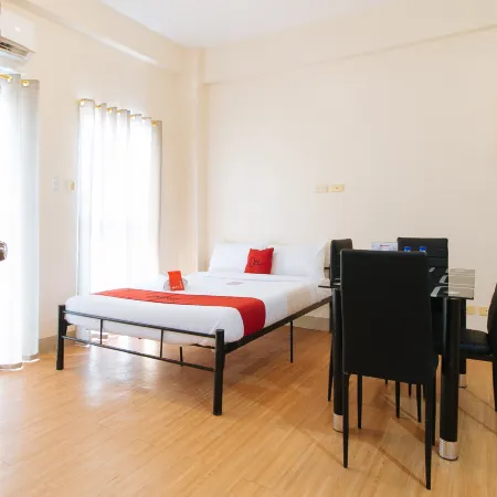 RedDoorz Plus @ Alpina Heights Paranaque