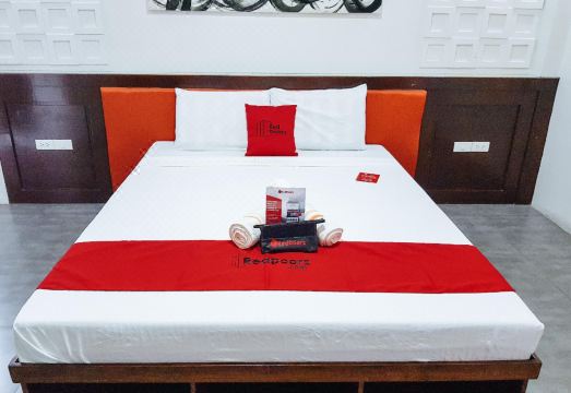 레드도어즈 @ 카이미토 드라이브 담파스