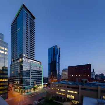 Holiday Inn & Suites MONTREAL CENTRE-VILLE OUEST by IHG Отели в г. Монреаль