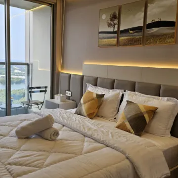 Gold Coast Seaview Apartment by MYsweethome Отели рядом с достопримечательностью «Торговый центр PIK Avenue»