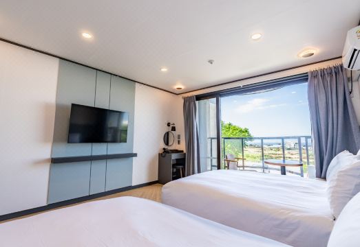 제주 에코그린리조트의 넓은 객실 또는 라운지