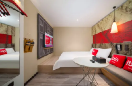 Ibis Hotel (Chengdu Kuanzhai Alley West Branch) Hotel berhampiran Rongde Sport & Leisure Square