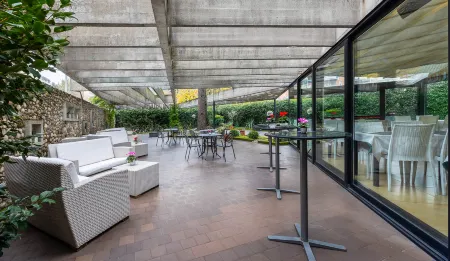 IH Hotels Milano Eur - Trezzano Sul Naviglio Отели в г. Треццано-суль-Навильо