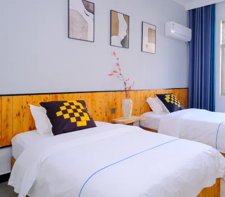 Dream Season Inn (Zhangjiajie Tianmenshan Cableway Station)