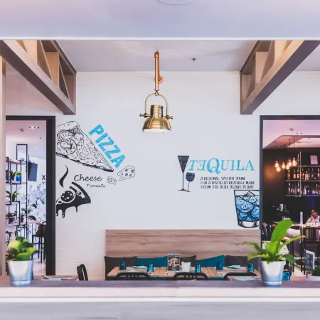 Cross Vibe Bangkok Sukhumvit Отели рядом с достопримечательностью «Станция надземного метро On Nut»