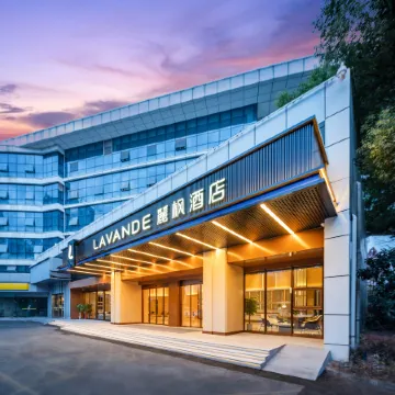 Lavande Hotel (Wuhan High-speed Railway Station) Отели рядом с достопримечательностью «Железнодорожный вокзал Ухань»