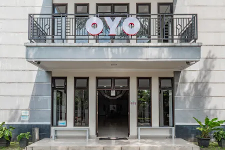 Hotel O Kambang Iwak Area Near Kambang Iwak Park Formerly Kerangga Отели рядом с достопримечательностью «Benteng Kuto Besak»